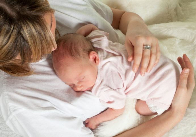 OTKRIVENO: Evo do KOJE GODINE bebe trebaju spavati sa majkama!