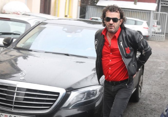 AUTOMOBIL POTPUNO UNIŠTEN, ACA LUKAS IMAO NESREĆU: Niko ne vjeruje da se ovo desilo 