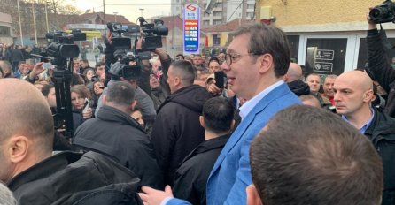 ALBANSKA NOVINARKA PRIŠLA VUČIĆU I OBRATILA MU SE NA SRPSKOM: Kad je ovo čuo ZANIJEMIO JE OD IZNENAĐENJA! (FOTO)