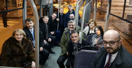 Političari autobusom stigli na otvorenje EYOF-a