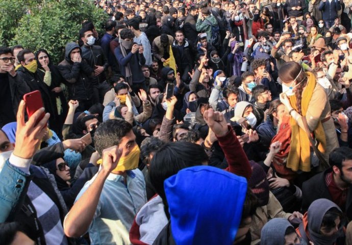 Teheran: Stotine hiljada ljudi na protestima