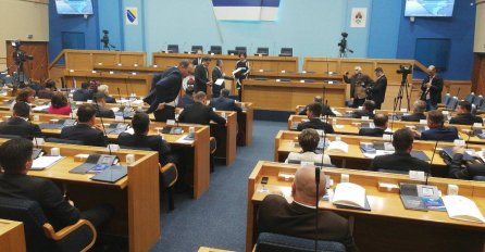 Poslanici NSRS odlučuju o raspuštanju skupština općina Teslić i Rudo