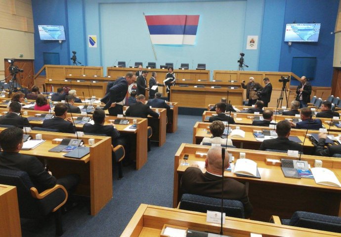 Poslanici NSRS odlučuju o raspuštanju skupština općina Teslić i Rudo
