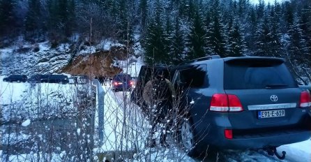 SVE ULICE BLOKIRANE, NA LICU MJESTA HITNA POMOĆ: Evo šta se događa u mjestu GDJE JE LIKVIDIRAN GAČIĆ!