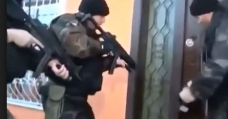  POLICIJA JE SINOĆ TRAŽILA GAČIĆA, PA OVOJ ŽENI POKUCALA NA VRATA: Otišli su u podrum, A ONDA UGLEDALI NJIH!