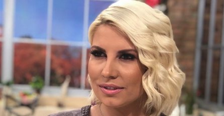 OGLASIO SE DOKTOR I SAOPŠTIO STRAŠNE VIJESTI, DEA MORA NA OPERACIJU: Evo kakvo je stanje VODITELJICE!