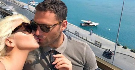 VRANJEŠ POSLAO JELENI NA MOBITEL SKANDALOZNU PORUKU: "Svi pričaju po Beogradu da ti muž spava sa njom" (FOTO)