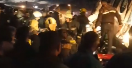 JEZIVI SNIMCI SA MJESTA NESREĆE, AUTOBUS SE PREVRNUO NA KROV: Raste broj mrtvih, među povrijeđenima trudnica