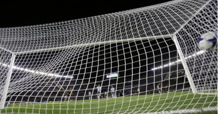 NEZAPAMĆENA TRAGEDIJA, FRANCUSKA ZAVIJENA U CRNO: Fudbaler usred meča PAO I PREMINUO!