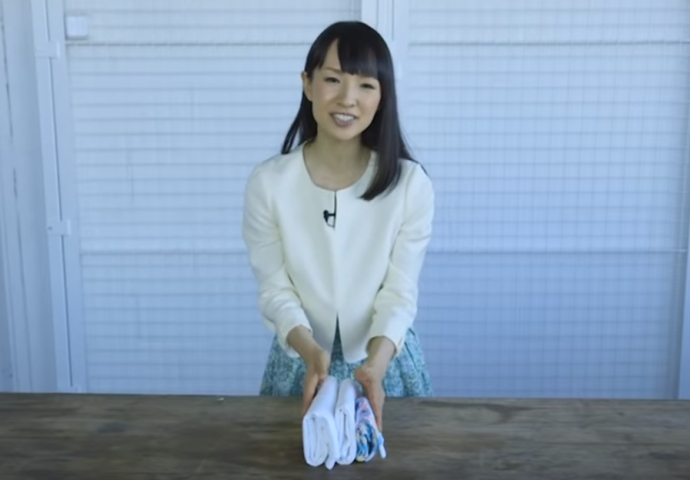 JAPANSKI TRIK ZA SLAGANJE ODJEĆE: Ovu metodu svaka žena mora naučiti, SPASIT ĆE VAM ŽIVOT! (VIDEO)