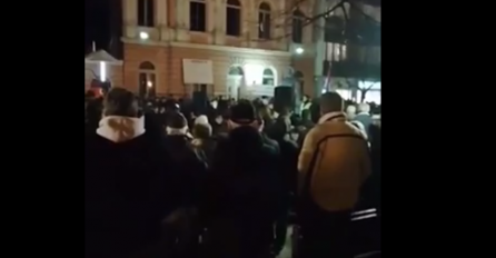 SKANDAL U SRBIJI, SNIMAK UHVATIO RAZGOVOR: "Otkriveno kako se dovode ljudi na proteste"