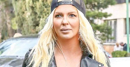 NIJE NI DUŠKO, NI VRANJEŠ: Jelena Karleuša pokazala DEČKA KOJI JE UVIJEK UZ NJU, iznenadit ćete se (FOTO)