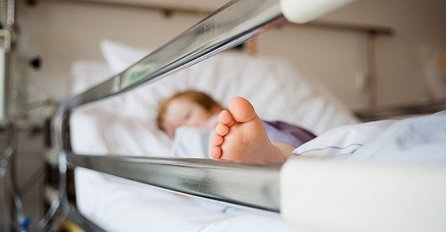 MAJKA ČIJE DIJETE (3) IMA RAK DOŽIVJELA ŠOK: Dobila je HLADNU poruku od susjeda, nije mogla da vjeruje da postoje ovakvi ljudi! ŽALOST! 