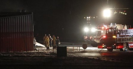 DRAMATIČNA SITUACIJA! AVION PROMAŠIO PISTU I ZABIO SE U ZEMLJU: Radnici izvlačili putnike