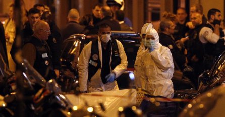 DRAMA U GLAVNOM GRADU: Automobilom uletio u masu, ljudi leže po zemlji, povrijeđenih ima, još se ne zna tačan broj (VIDEO)