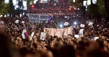 Građanski protest u Srbiji: Demonstranti poručili "Vučiću super si, ali sada idi"
