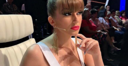 Kipe OGROMNE GRUDI na sve strane: A sada isplivale stare slike Viki Miljković! Ovako je izgledala prije svih operacija! NI GRUDNJAK JOJ NIJE TREBAO