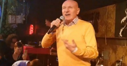 PROCURILA POSLJEDNJA FOTOGRAFIJA ŠABANA ŠAULIĆA: Nasmijan nakon nastupa, pored NJE, NIJE NI SLUTILA DA GA VIŠE NEĆE VIDJETI!