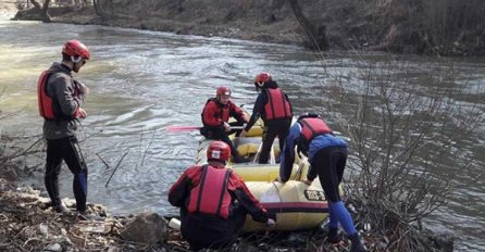 UŽASNA TRAGEDIJA: U rijeci pronađen automobil sa mrtvim tijelima, bujica ih odnijela za vikend!