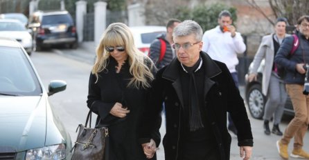 Saša Popović i Suzana Jovanović došli da izjave saučešće porodici Šaulić: Na ivici suza, tužni i potreseni samo su rekli OVO, i vi ćete zaplakati