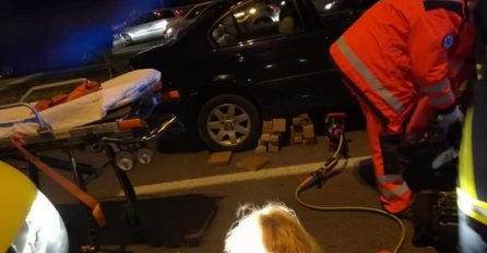 NESREĆA ZA NESREĆOM: Još jedna osoba poginula na cesti, auto je smrskan, vatrogasci i ekipe hitne pomoći na licu mjestu