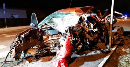 TEŠKA NESREĆA, SABLASNI PRIZORI SA LICA MJESTA:  Dvije mlade djevojke u bolnici 