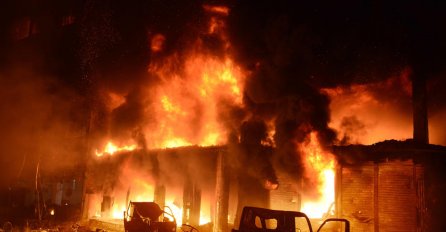 UDARNA VIJEST: VATRA PROGUTALA CIJELO NASELJE, 70 MRTVIH:  Čuju se krici nad SPALJENIM TIJELIMA, prizori su stravični (FOTO)