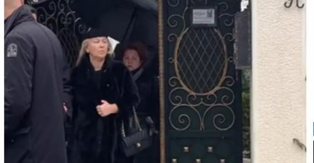 POTRESNE SCENE ISPRED PORODIČNE KUĆE ŠAULIĆ: Gordana skrhana, jedva se drži na nogama, OBJAVLJENE SLIKE 