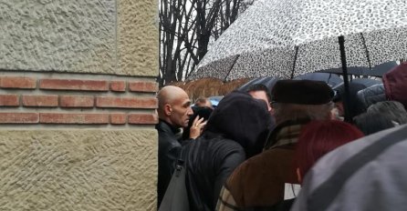 SVI SU ZANIJEMILI KADA SE ON POJAVIO NA SAHRANI ŠABANA ŠAULIĆA: Nećete vjerovati ko je stigao 