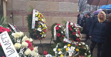 INCIDENT NA SAHRANI ŠABANA, STIGLA OVA PJEVAČICA I KRENULA VIKATI: Svi su zanijemili kada su ovo čuli 