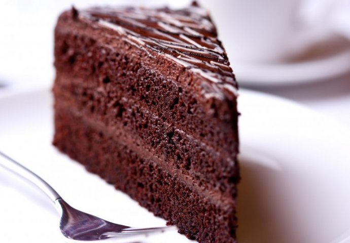 NE BACAJTE VIŠAK KOLAČA: Znate li koliko torte i kremasti kolači mogu ostati svježi u zamrzivaču?!