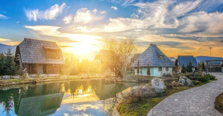 Romantično opuštanje za dvoje u Etno selu Čardaci!