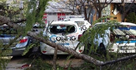 Nevrijeme u Mostaru, oštećeni automobili