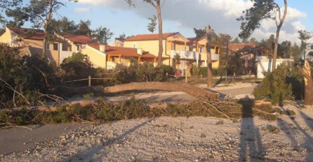 U Splitu puše najjača bura u ovom stoljeću