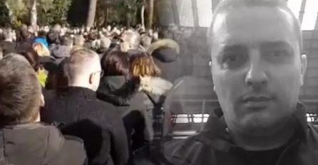 Čuju se jecaji i plač! POTRESAN VIDEO SA SAHRANE MIRSADA KERIĆA: Pogledajte kako je Šabanov muzičar ispraćen na vječni počinak