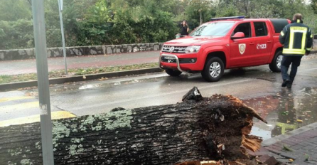 U Mostaru povrijeđeno najmanje šest osoba u olujnom nevremenu