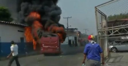 SITUACIJA DRAMATIČNA! Dvoje mrtvih na granici: Maduro pleše, a vojnici i prosvjednici ratuju