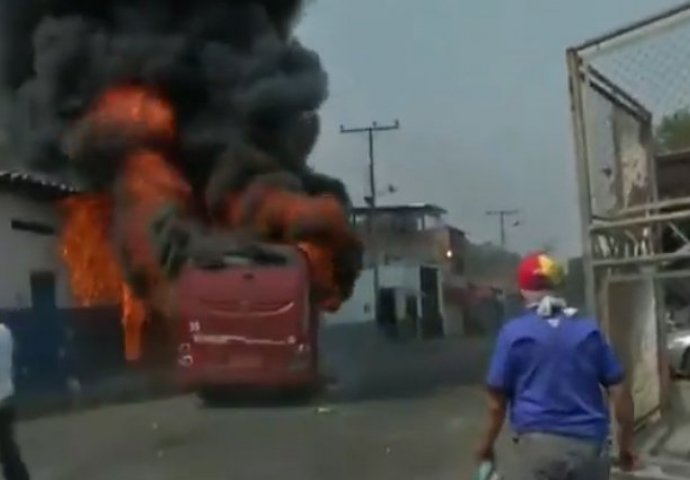 SITUACIJA DRAMATIČNA! Dvoje mrtvih na granici: Maduro pleše, a vojnici i prosvjednici ratuju