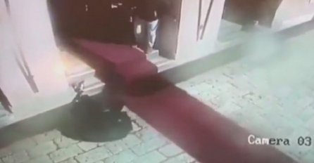 OBJAVLJEN SMIMAK: Bura u Dubrovniku odnijela čovjeka, udario glavom o zid (VIDEO)