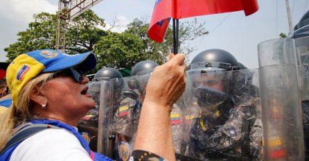Protesti u Venecueli: Poginulo četvero, povrijeđeno 200 ljudi
