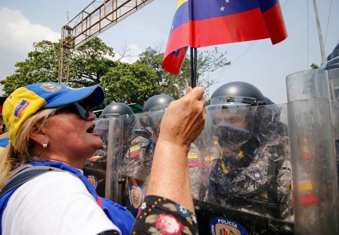 Protesti u Venecueli: Poginulo četvero, povrijeđeno 200 ljudi