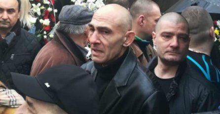 BEZ FASADE I SKROMNOG IZGLEDA: Ovo je kuća Šabanovog vanbračnog sina, SUZE ĆE VAM KRENUTI KAD VIDITE OVAJ PRIZOR! (FOTO)