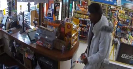 ZAPALIO VEZANE ŽENE: Snimljena pljačka pumpe 