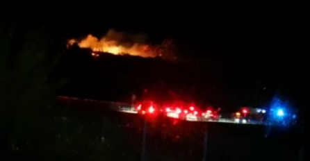  Vatra je zahvatila minirana područja: Jaka bura dodatno otežava gašenje vatre, na terenu vatrogasaci