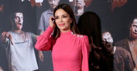 Severina se sinoć pojavila u ružičastoj haljini: Ali svi su gledali OVAJ detalj i čudili se, VIDITE LI ŠTA TO NOSI U RUKAMA?