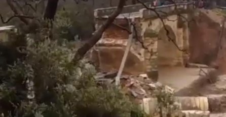 KATASTROFALNO NEVIJREME: Kiša pada neprestano, srušio se most, IMA MRTVIH