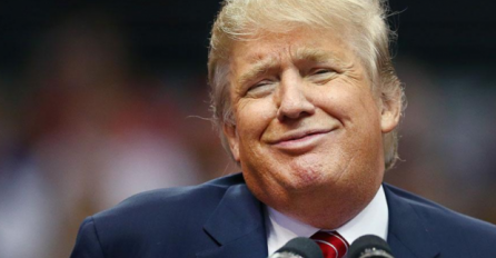 Bivša Trumpova pomoćnica: Poljubio me na silu