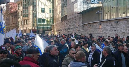 NAPETO ISPRED PARLAMENTA FEDERACIJE BiH: Predstavnici boraca ušli su na sjednicu