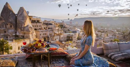 KAPADOKIJA: Proljeće je savršeno vrijeme za posjetu gradu balona i vilenjačkih dimnjaka...
