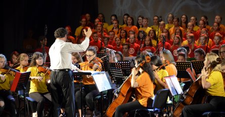 Djeca Srebrenice povodom Dana nezavisnosti BiH - SAMO DA RATA NE BUDE, LUDILA MEĐU LJUDIMA